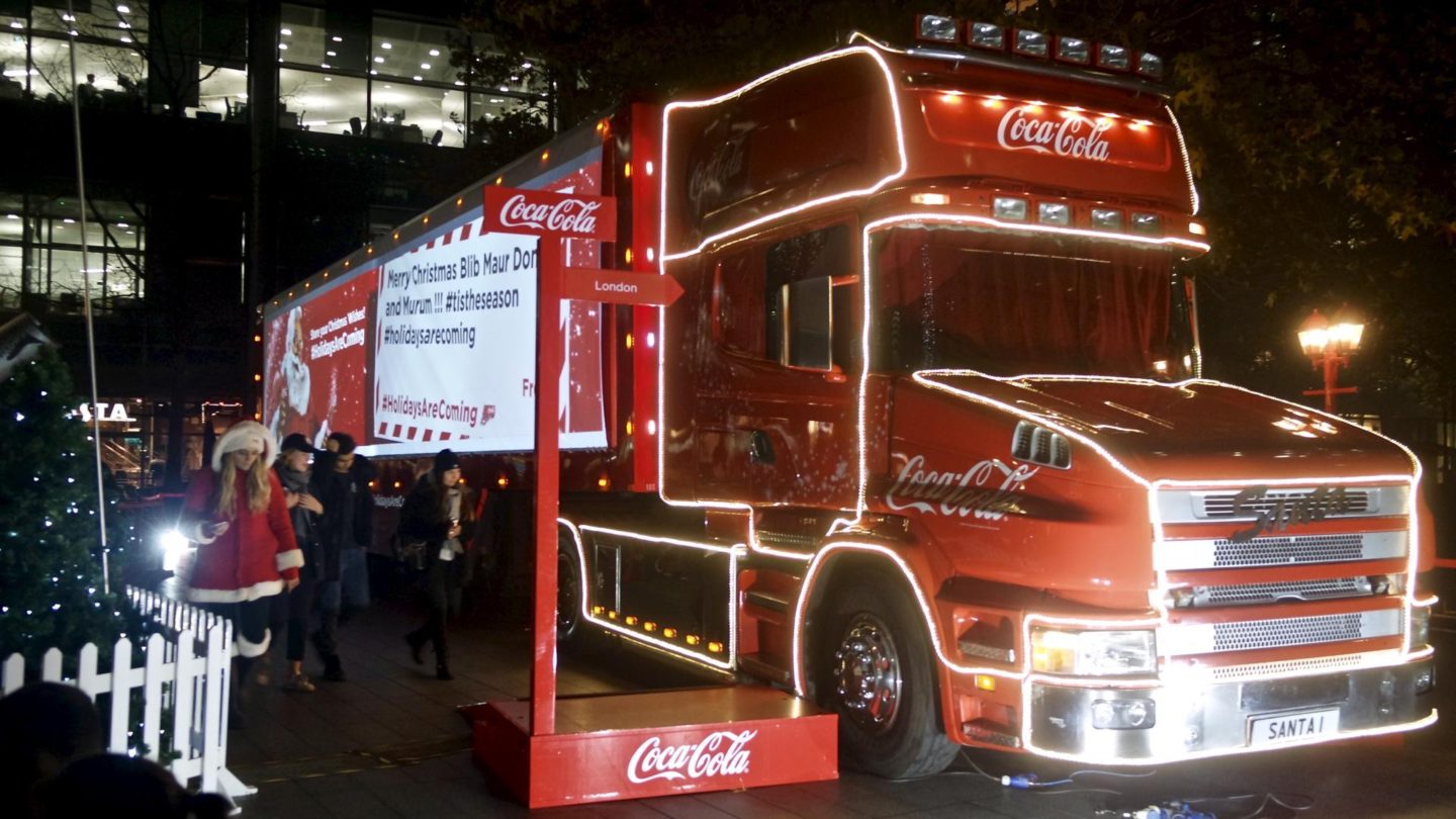 Holidays Are Coming - Coca-Cola Christmas Truck Tour 2016 || Life Lately