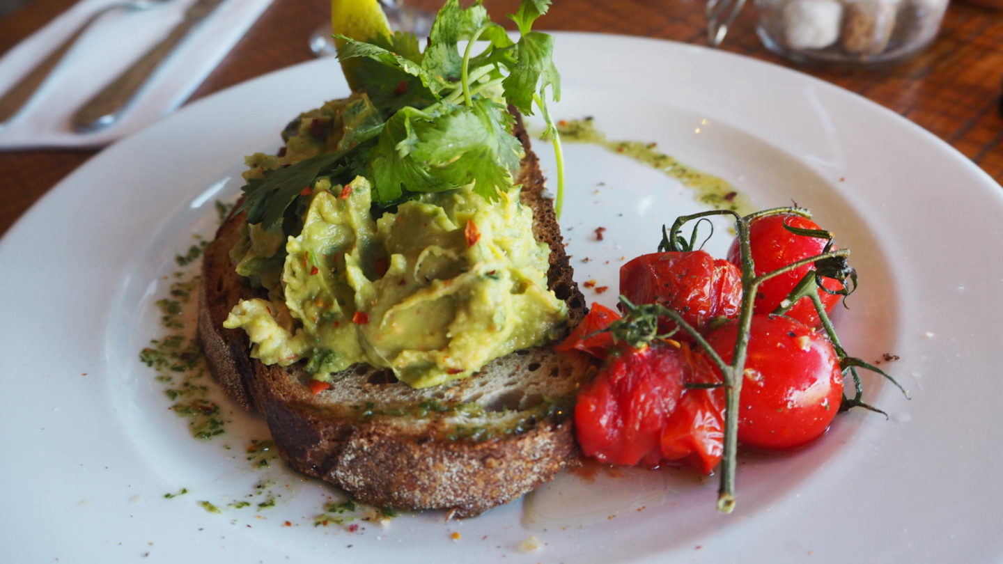 Brunch At Bob's Cafe, Ealing Broadway || Avocado Smash