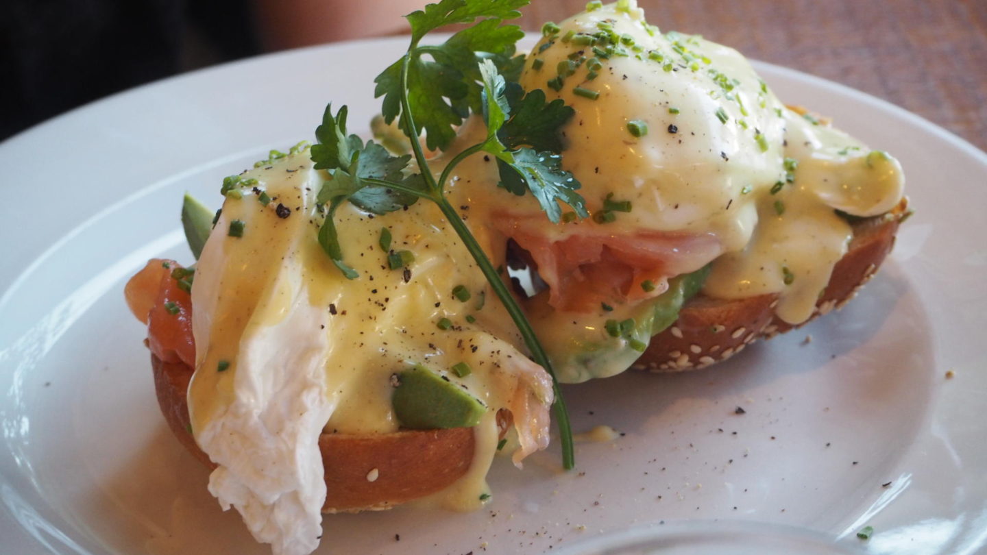 Brunch At Bob's Cafe, Ealing Broadway || Eggs Benedict