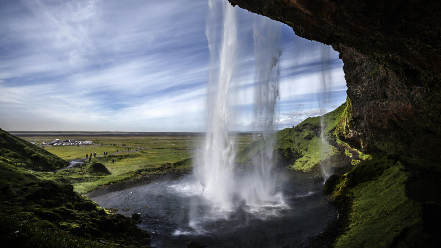 10 Reasons To Visit Iceland & Put It On Your Travel Bucket List || Travel