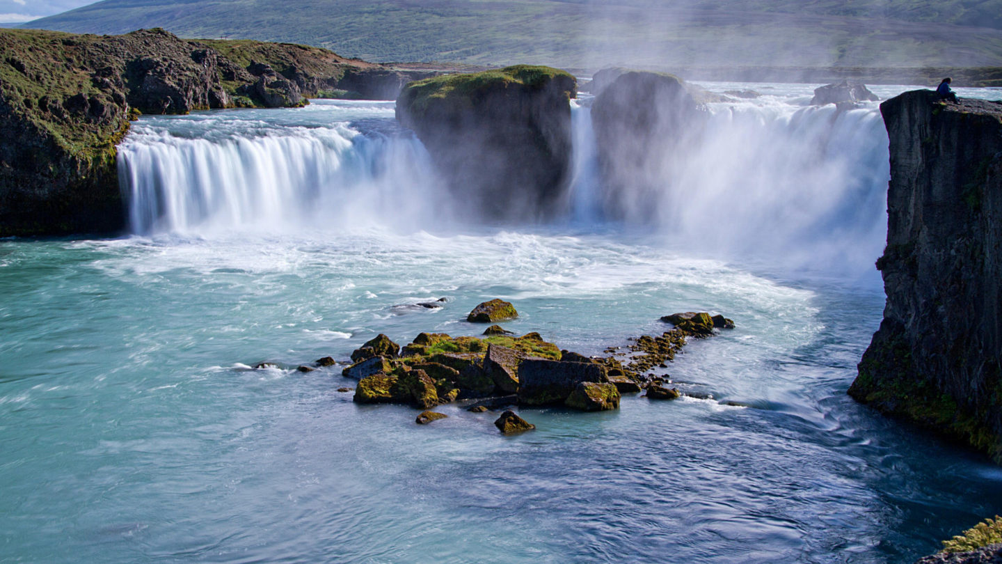 10 Reasons To Visit Iceland & Put It On Your Travel Bucket List || Travel