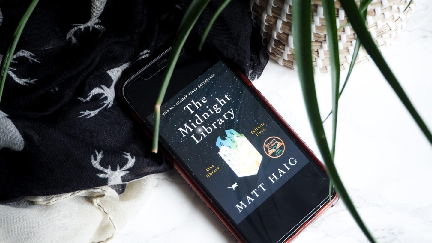 Midnight Library by Matt Haig || Book Review - Ebook Shown on iPhone Screen